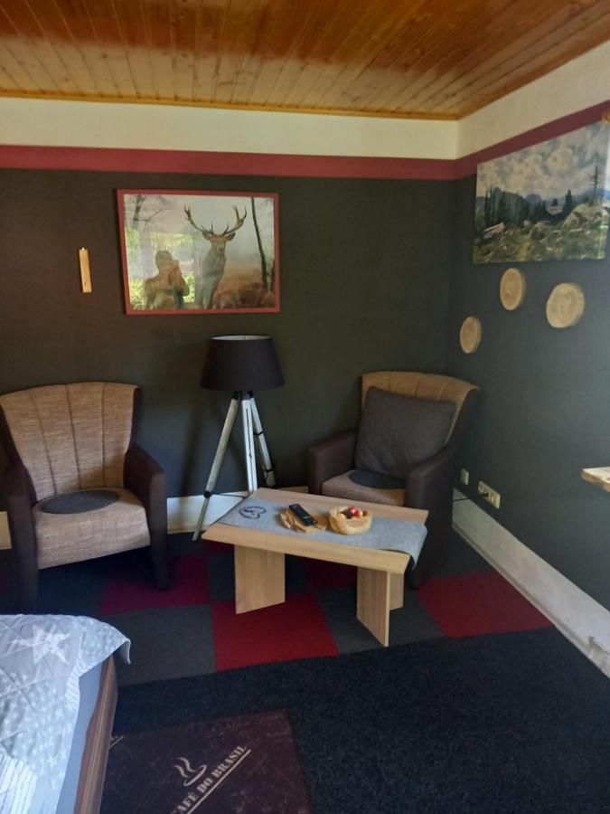 Monteur- Und Ferienwohnung Waldrauschen Fehrenbach Exterior foto