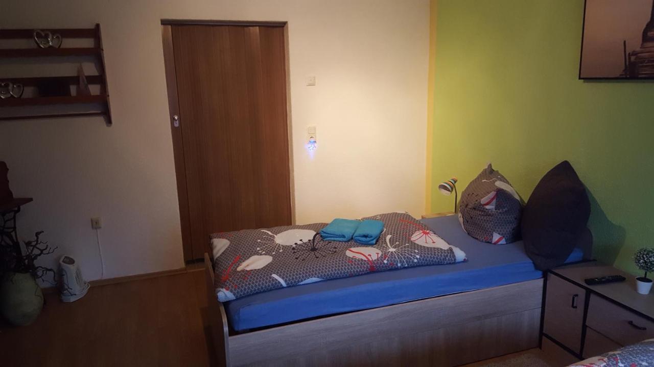 Monteur- Und Ferienwohnung Waldrauschen Fehrenbach Exterior foto